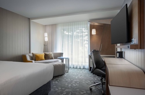 Regional District of Nanaimo Hotel | Courtyard By Marriott Nanaimo