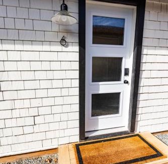Lake Cowichan Hotel | Cowichan Lake Cottages -Riverside