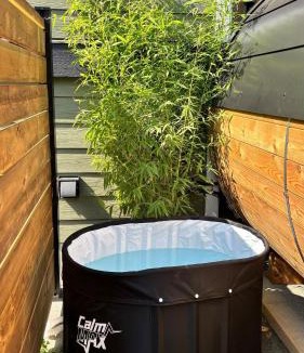North Cowichan House | Cowichan Valley Retreat with Sauna & Free EV Charger