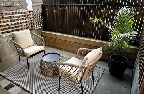 North Vancouver House | Cozy 1-bedroom garden suite in Moodyville