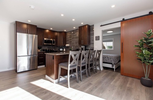 Langford Apartment | Cozy 1-Bedroom Retreat in the Heart of Langford