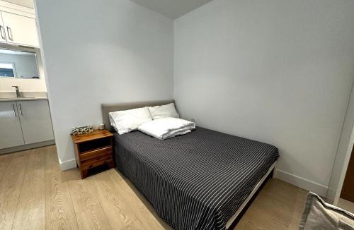 West Point Grey House | Cozy 1-Bedroom Retreat, Prime Location on W 14th!