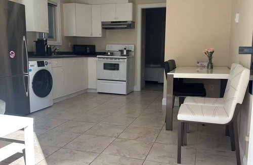 Marpole House | Cozy 1-BR Suite in West Side Kitchen & Living
