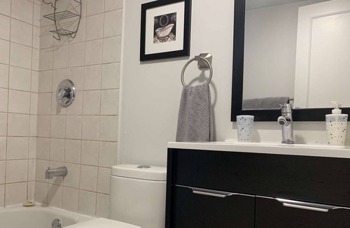 Trinity - Bellwoods Apartment | Cozy 1Bedroom Private Suite