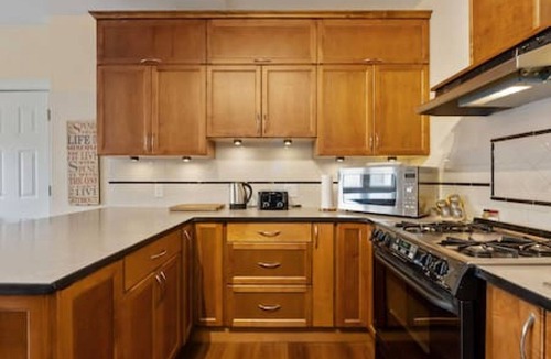 White Rock House | Cozy 1BR Guest Suite, White Rock