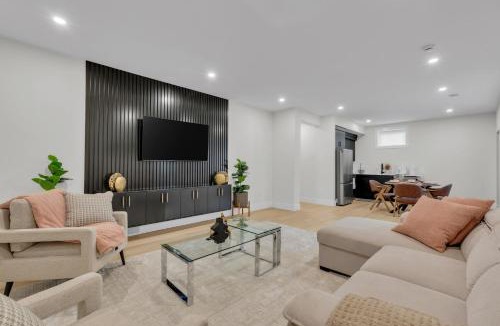 Southwest Calgary Apartment | Cozy 1BR Pullout Couch Discovery Ridge
