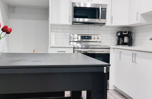 Southeast Calgary House | Cozy 1BR wt. Home Office & Entire Suite
