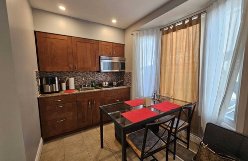 Oakwood Village Apartment | Cozy 1st floor Apartment near Dufferin Subway Station