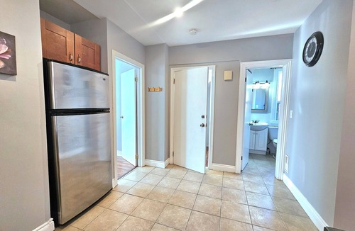 Oakwood Village Apartment | Cozy 1st floor Apartment near Dufferin Subway Station