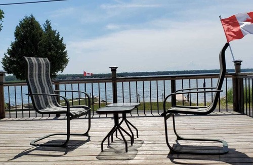 Stokes Bay Cottage | Cozy 2 bed rooms with bunkie cottage. 20 mins way from tobermory.