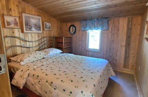 Stokes Bay Cottage | Cozy 2 bed rooms with bunkie cottage. 20 mins way from tobermory.