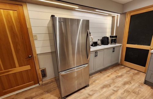 Whitchurch-Stouffville Apartment | Cozy 2 bedroom basement with pool, jacuzzi, gym & sauna. Come see the chickens