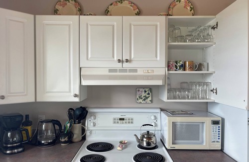 Saint Peters Bay Cottage | Cozy 2-bedroom cottage overlooking Saint Peters Bay AC, WiFi & gorgeous sunsets