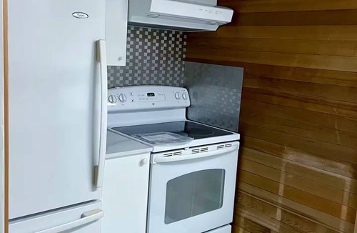 West Vancouver House | Cozy 2-Bedroom Suite in Prestigious West Vancouver
