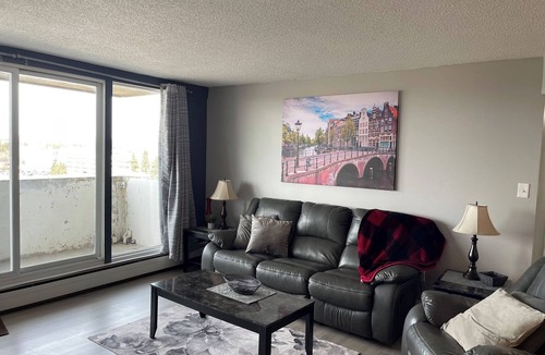 Red Deer Condo | Cozy 2-bedroom condo in Red Deer with WiFi - Swimming Pool/Fitness Room/Elevator