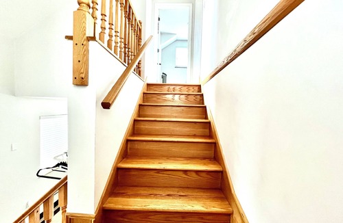 Renfrew-Collingwood House | Cozy 2-bedroom guesthouse in a convenient location