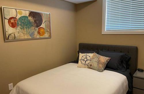 Chatham-Kent Apartment | Cozy 2 bedroom home in Chatham - left side