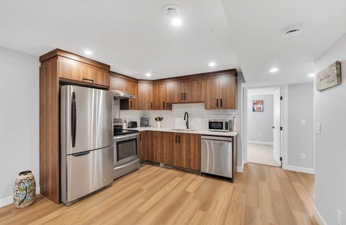 Haysboro House | Cozy 2 Bedroom Secondary suite (basement)