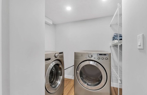 Haysboro House | Cozy 2 Bedroom Secondary suite (basement)