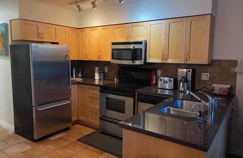 Kitsilano House | Cozy 2-Bedroom Suite in the Heart of Kits