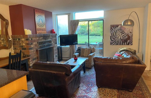 Kitsilano House | Cozy 2-Bedroom Suite in the Heart of Kits