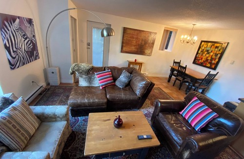 Kitsilano House | Cozy 2-Bedroom Suite in the Heart of Kits