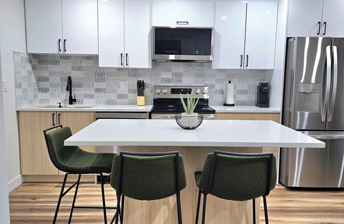 Evanston House | Cozy 2 bedrooms and 1 bath for 4 guests!