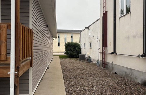 Brandon House | Cozy 2 Bedrooms in a stylish home in Central Brandon