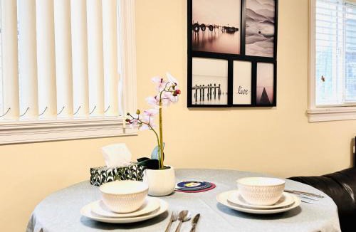 Renfrew-Collingwood House | Cozy 2 beds Spacious rooms,Close to transit