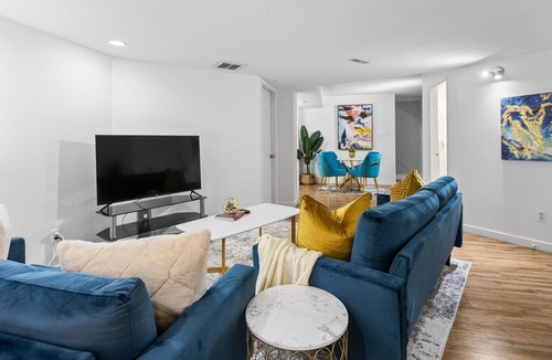 Townline Hill House | Cozy 2 BR basement suite w/ Hot Tub + Home Gym