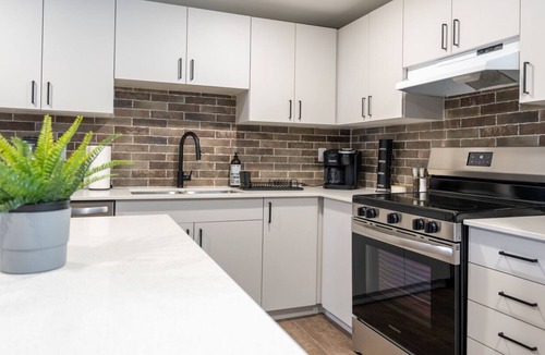 Cornwall Apartment | Cozy 2BDR Lots Of Amenities