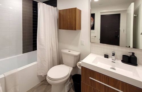 Quartier des Spectacles Apartment | Cozy 2BR Apt with Pool, Workspace and Fire Lounge