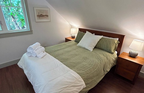 Salt Spring Island Bed & Breakfast | Cozy 2BR Farm B&B Near Ganges