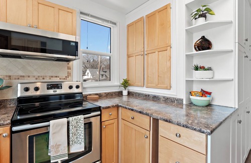 Saskatoon Downtown House | Cozy 2BR Suite Near U of S & River