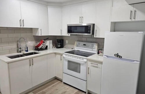 Northwest Calgary House | Cozy 2brm suite in NW Calgary