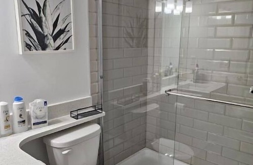 Northwest Calgary House | Cozy 2brm suite in NW Calgary