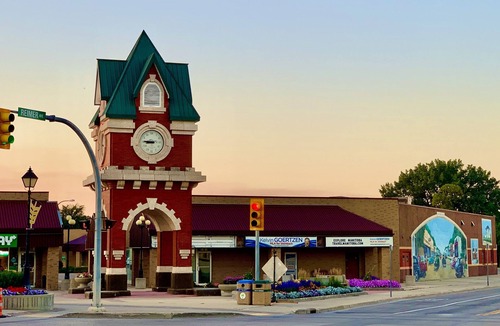 Steinbach Condo | Cozy 2nd floor condo unit with balcony near downtown