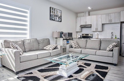 Prince George House | Cozy 3-bedroom, 3 queen beds ground level suite in a desirable location in PG.