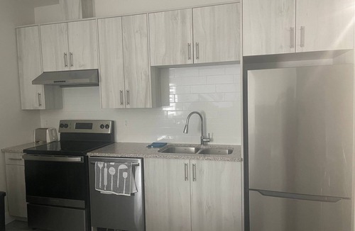 Prince George House | Cozy 3-bedroom, 3 queen beds ground level suite in a desirable location in PG.