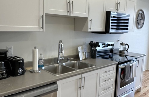 Bowmanville Apartment | Cozy 3-bedroom apartment in enjoyable Bowmanville with AC, WiFi