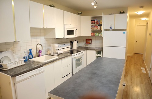 East Kildonan Apartment | Cozy 3-bedroom apartment in charming Winnipeg