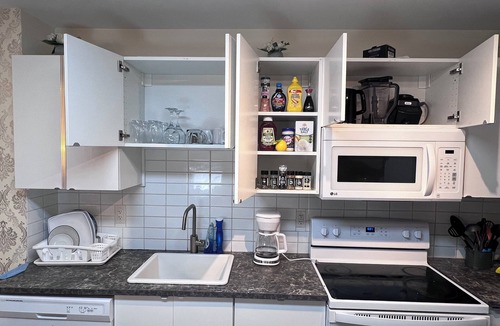 East Kildonan Apartment | Cozy 3-bedroom apartment in charming Winnipeg