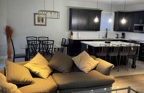 Barrie House | Cozy 3 bedroom home perfect for small gatherings