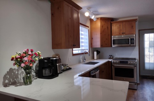 Westerose House | Cozy 3 bedroom house with lake access. SW side of Pigeon Lake in Poplar Bay