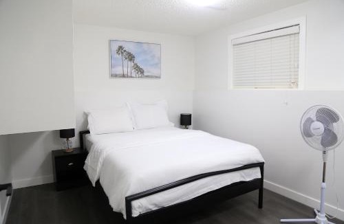 Calgary Apartment | Cozy 3 beds Suite Near Calgary Airport Sleeps 6