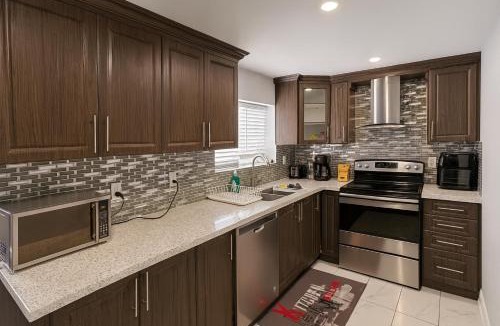 Caledon Apartment | Cozy 3BR Caledon Basement Suite with Private Access, Backyard Basketball Court, Full Kitchen, WiFi, Laundry, 5 Mins to Brampton, Family Friendly, Near Trails & Parks!