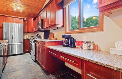 Manitoba Cottage | Cozy 3BR Lakefront Retreat Featuring Sauna, Hot Tub, Kayaks