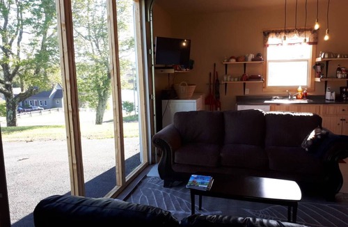 Granville Cottage | Cozy 4 season cottage near Cavendish, water view of the Trout River.