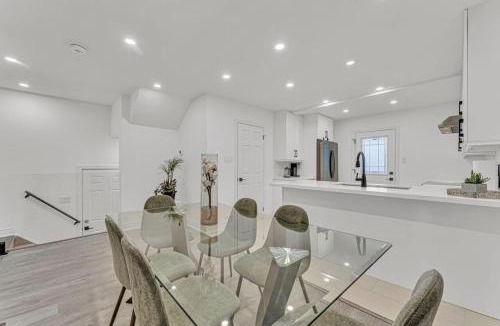 Hamilton House | Cozy 6BR Home TiCats Hospitals Beach First Ontario