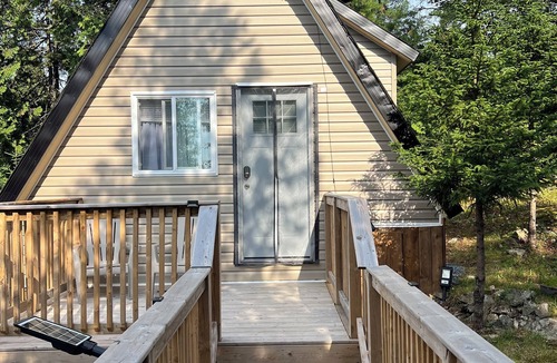 Saint John Cabin | Cozy Aframe-1 bedroom, full bathroom, kitchenette cabin with WiFi in Saint John